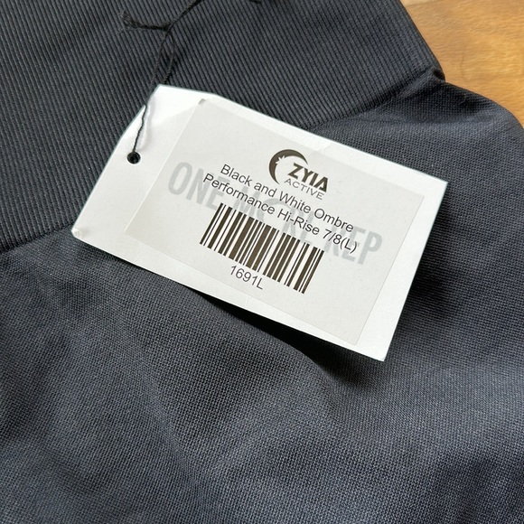 Zyia Active Black and White Ombré Performance Hi-Rise 7/8 size Large - Picture 2 of 4